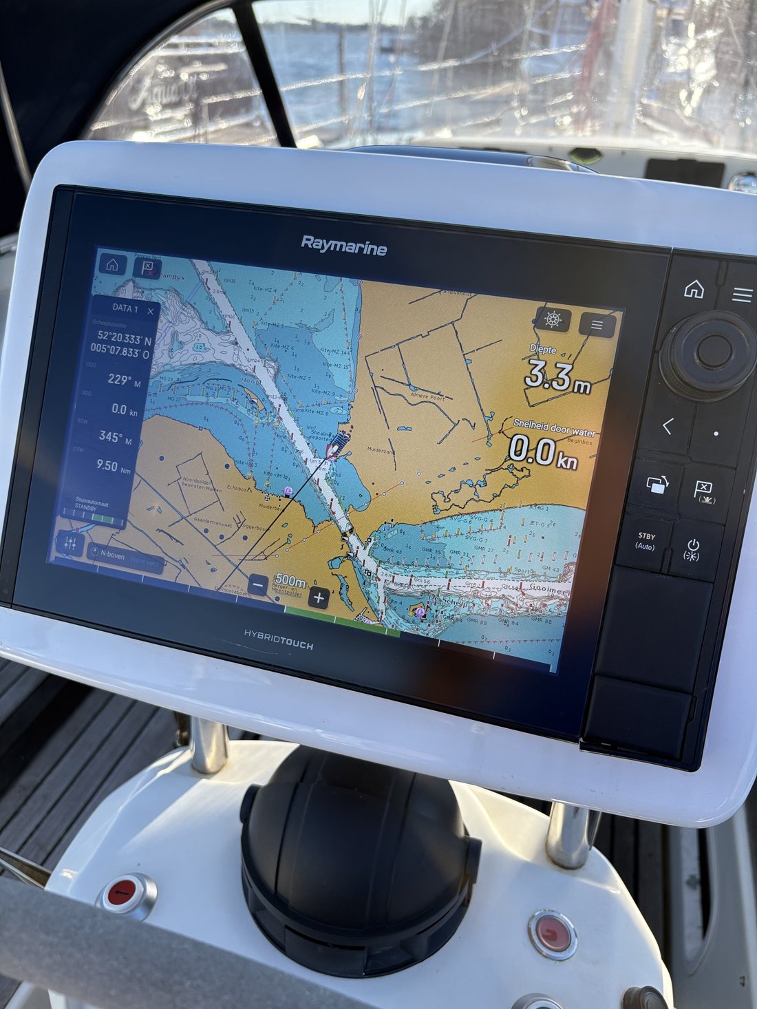 Raymarine kaartplotter aan boord